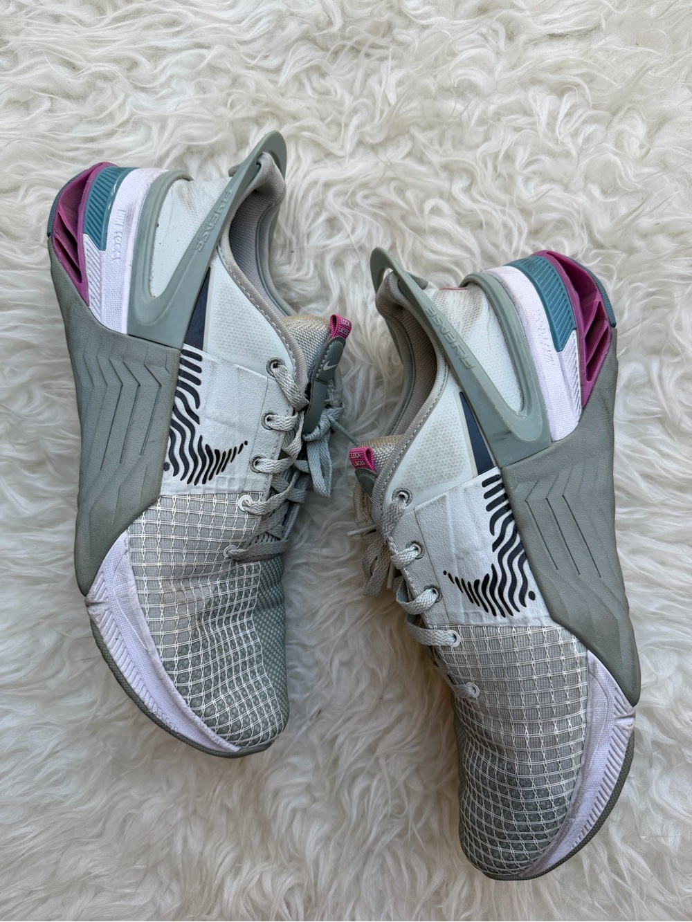 Nike Metcon 8
Mica Green Cosmic Fuchsia (Women's)
